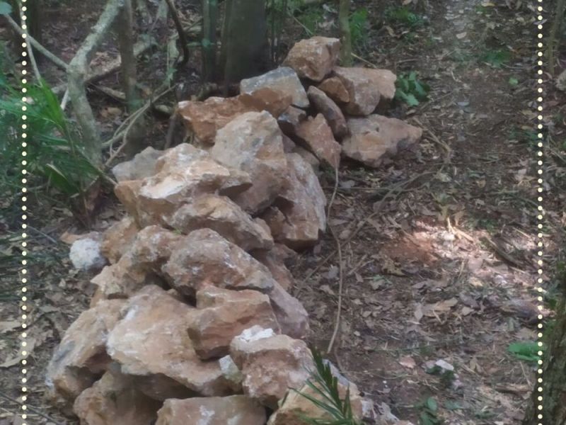 Construção de barreiras de pedra