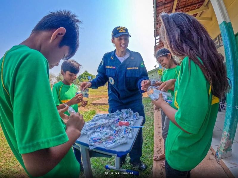 Ajudando a Sorrir: doação de kits de higiene bucal nas Escolas Ribeirinhas