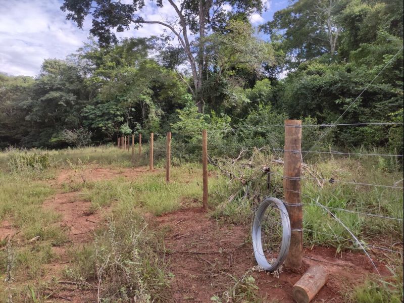 Cercamento de mata ciliar reforça a proteção do Rio Mimoso